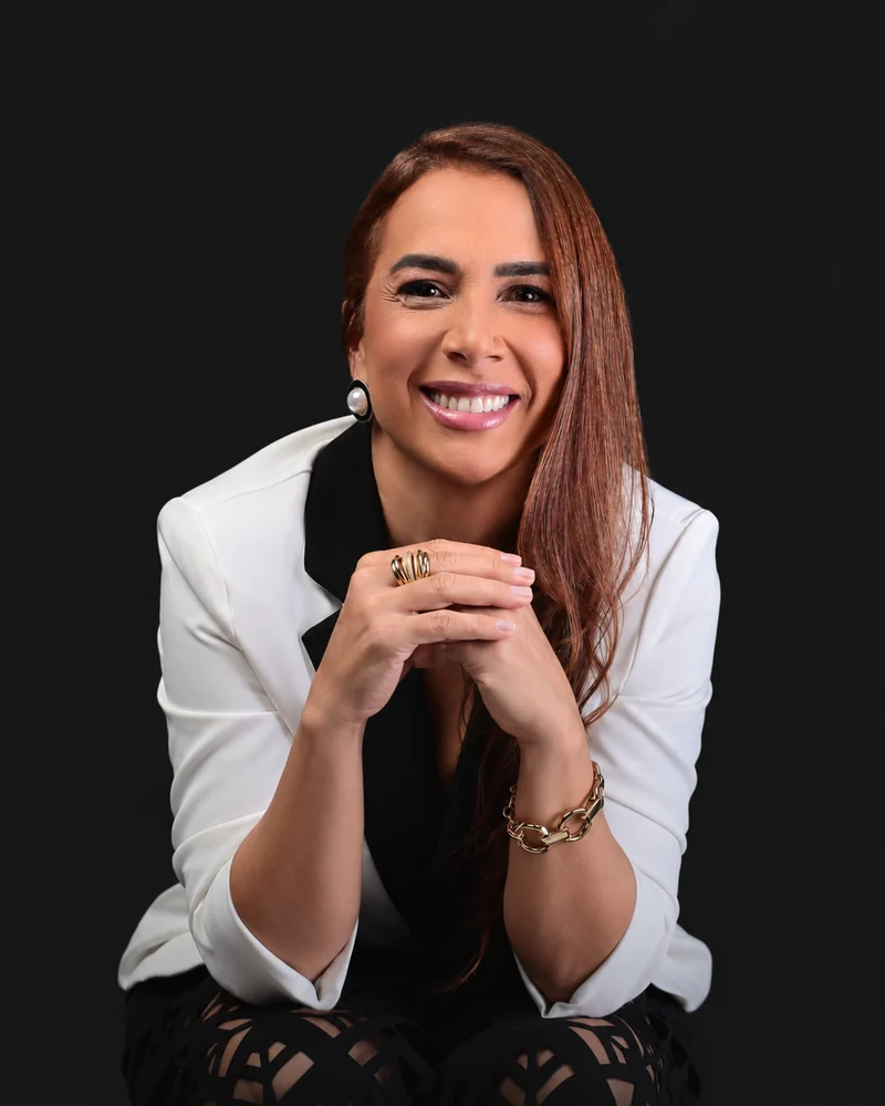 Sinara Martins, advogada, em retrato de estúdio